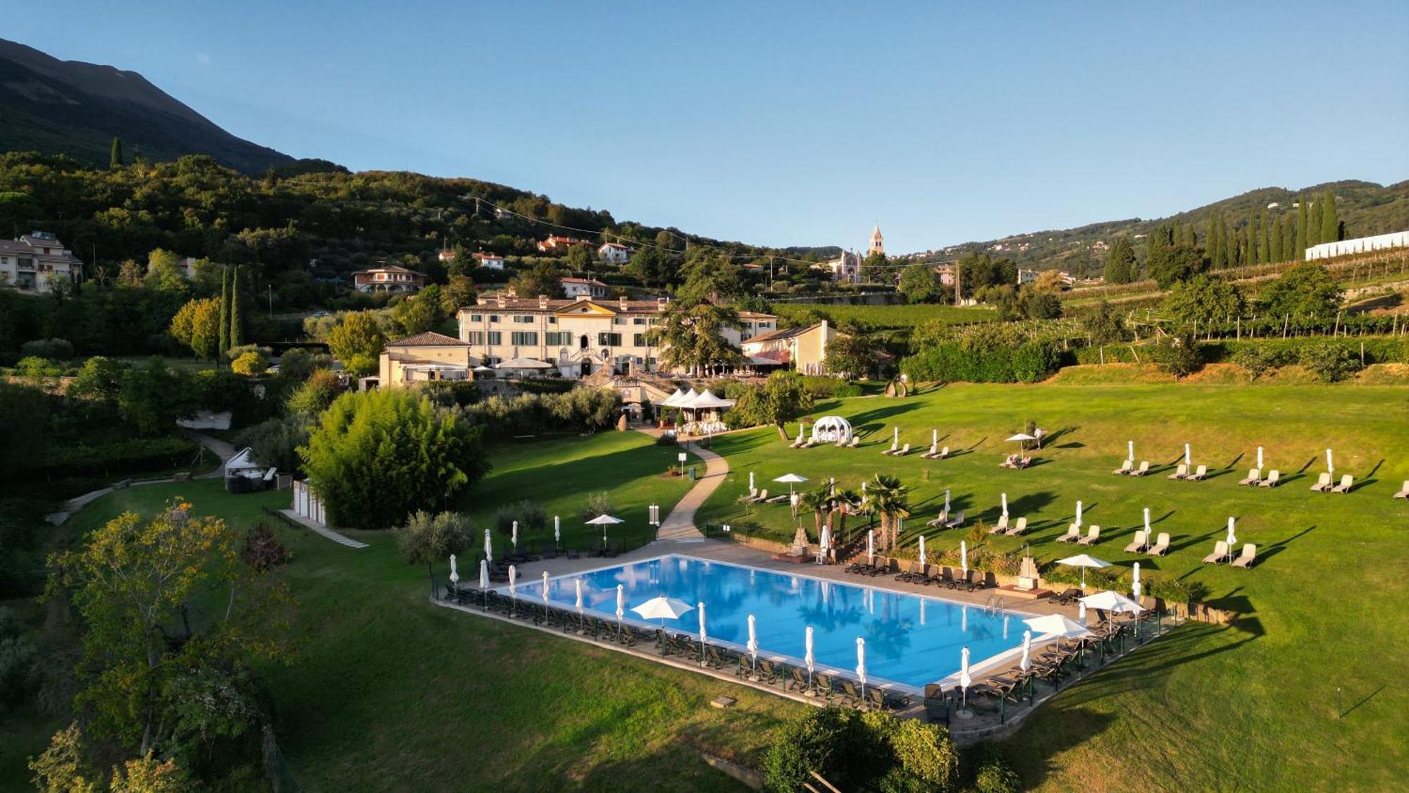 Hotel Villa Cariola Caprino Veronese Exterior photo