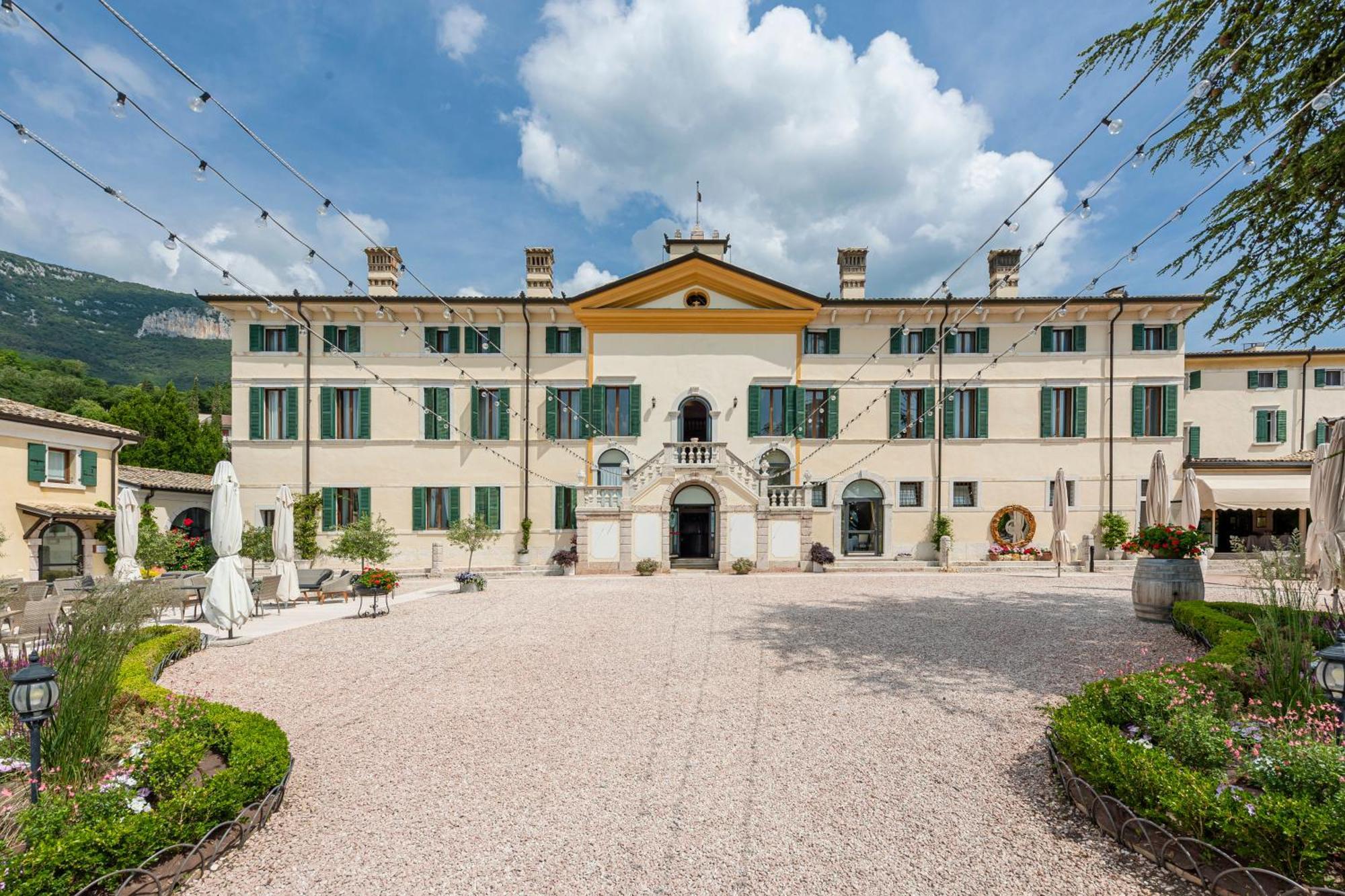 Hotel Villa Cariola Caprino Veronese Exterior photo