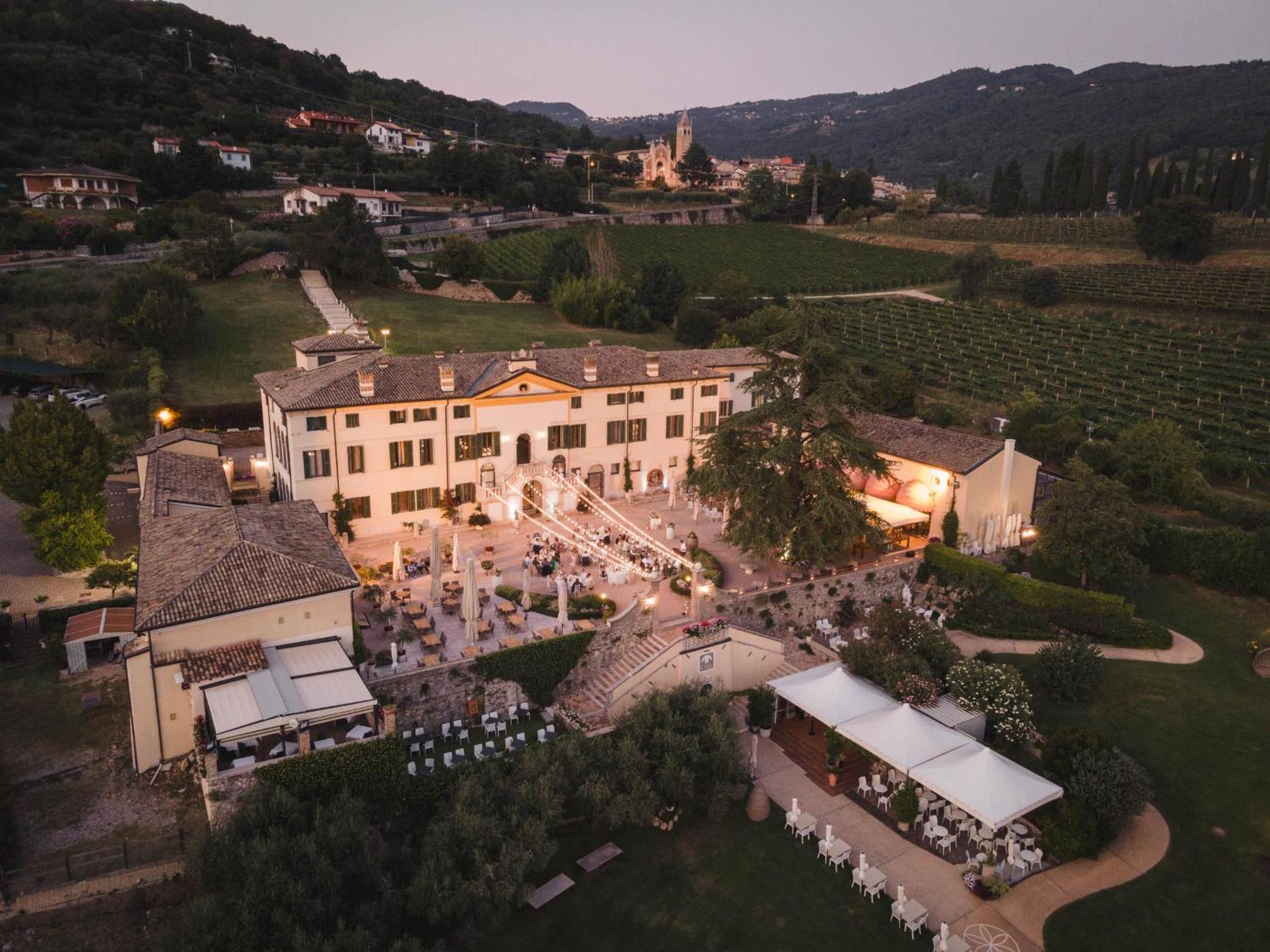 Hotel Villa Cariola Caprino Veronese Exterior photo